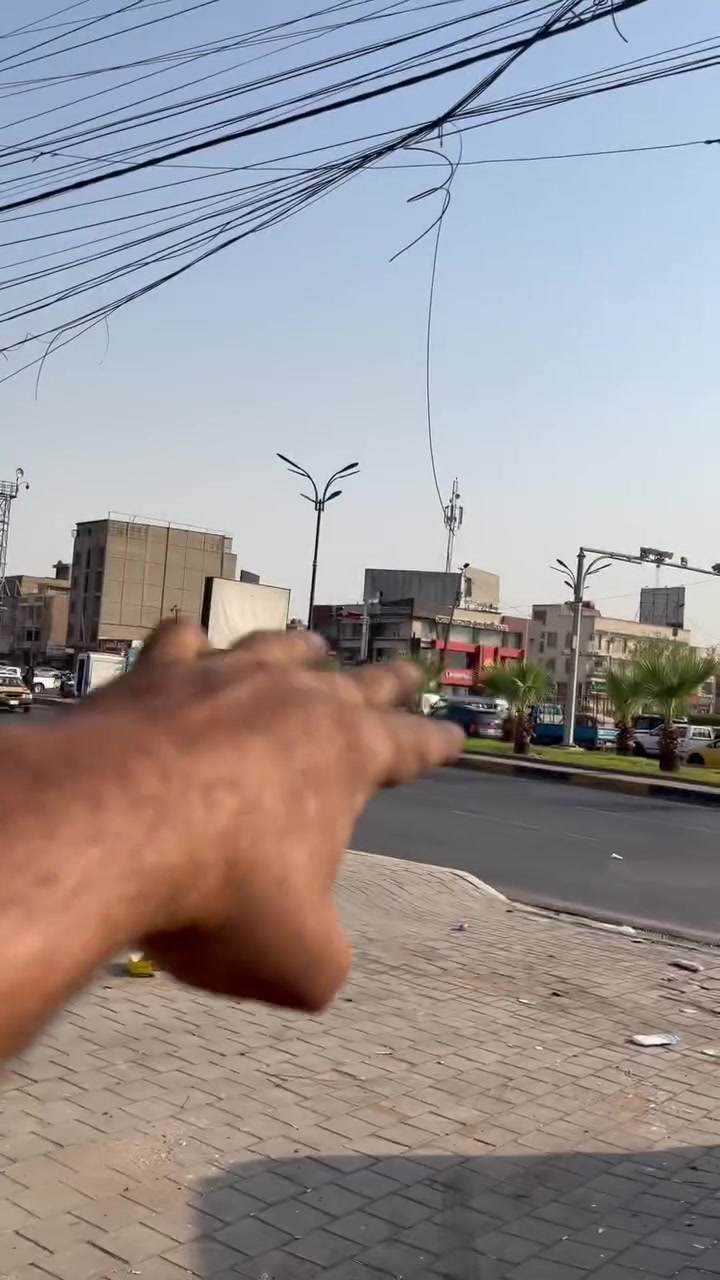 محل ايجار البنوك تقاطع مطعم الفلسطيني على الشارع عرض 3 نزال 13 بي مطبخ وحمام ومنور يحتوي على ابواب 2. ***********
