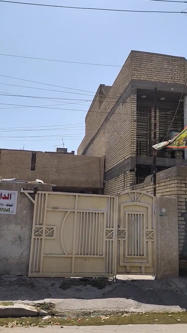 بيت مساحة 250 الاروفلي مقابيل قطاع 52 يباع كاملةً أو تنصيف 125 متر
رقمي ***********
