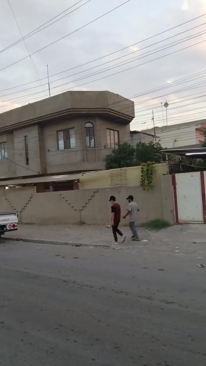 دار للبيع/ م200م عمق 10 واجهة 20 متر على شارع رئيسي من الجهة الثانية لدخول حي الميثاق تجاري مقابل مسجد العدل 
للاستفسار الاتصال على الارقام التاليه 
***********
***********
