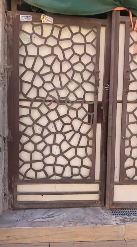 دار للبيع قاط ونص عنوان شعله دوانم زراعي شارع سواق ابوزينب بل قصد مقدمه ٥٠مليون وشهريه ٣مليون ستفسار على هذ رقم ***********
