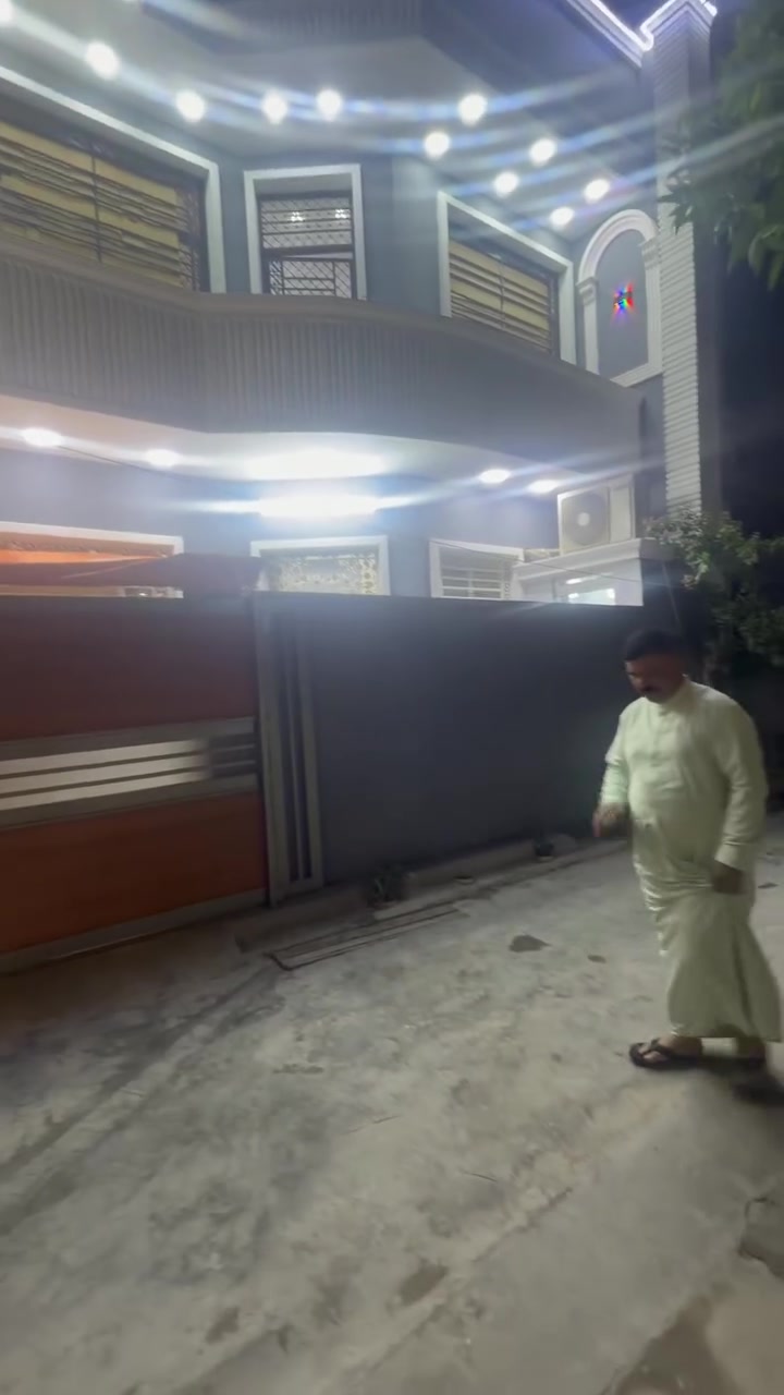 سلام عليكم بيت مساحه ١٢٠ متر طابقين بناء طابوك ٤ غرف نوم بيت حلو وجديد وابو كفه هاذا البيت سند ٢٥ ملك زراعي صرف تحويل ثاني يوم  ( شعندك كاع مناسبه على باب الله او بيت نشتري وشعندك عروض نعرض الك واذا تريد بناء عندي مقاول ثقه وين متريد يبني الاتصال ***********
