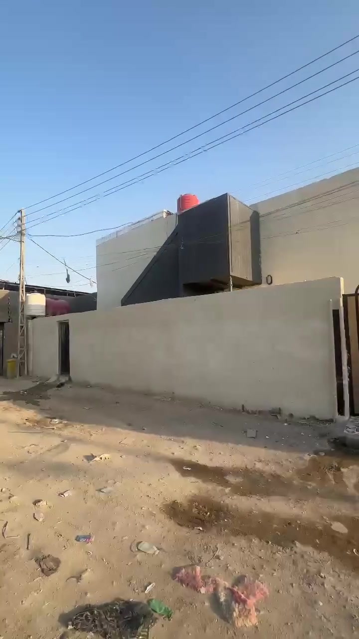 بيت طابقين البيع طابو زراعي عراقي اصولي مساحت البيت 200 مترا يحتوي الطابق الأول على قرف عدد 2 وستقبال وصاله ومطبخ وصحيات ولطابق الثاني يحتوي على قرف عدد 2 وصاله ومطبخ وصحيات العنوان البصرة أبو الخصيب طريق الوصطي شارع العاكوليه السعر 105 وبي مجال الستفسار نتصل على الرقم *********** بي واتساب
