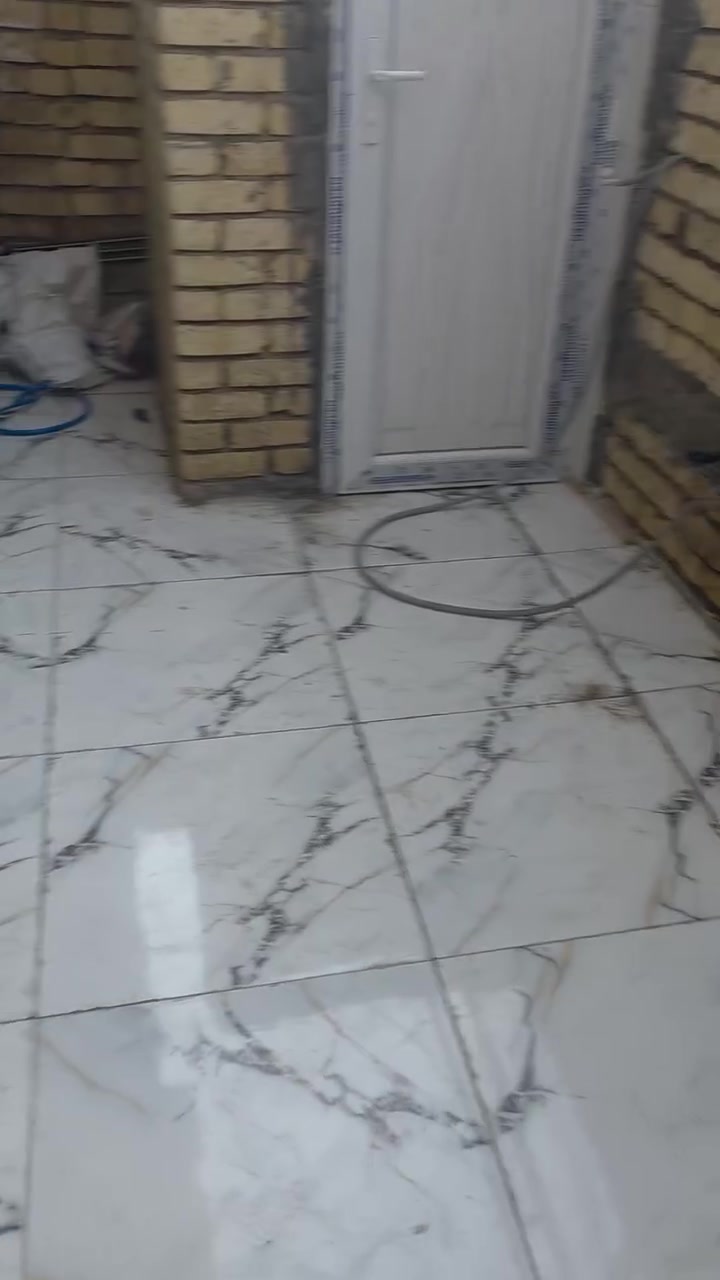 مشتمل للبيع او الاجار  مساحه ١٠٠ متر غرفة وهول وصاله وسطح وبيتونه الكوت الجديدة  *********** سعر الاجار ٢٠٠ الف العنوان نزلة الأقواس
