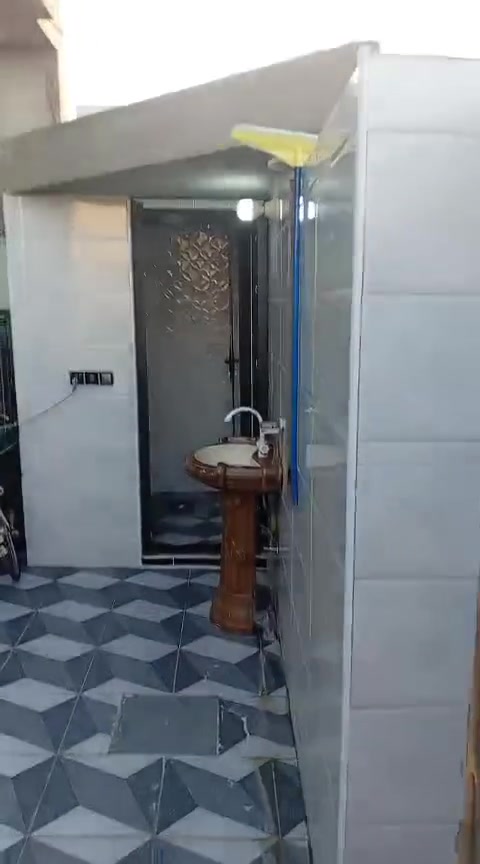 سلام عليكم مشتمل للبيع بحي  الخضراء يم دائرة الكهرباء بناء حديث طابوك *********** او ***********
