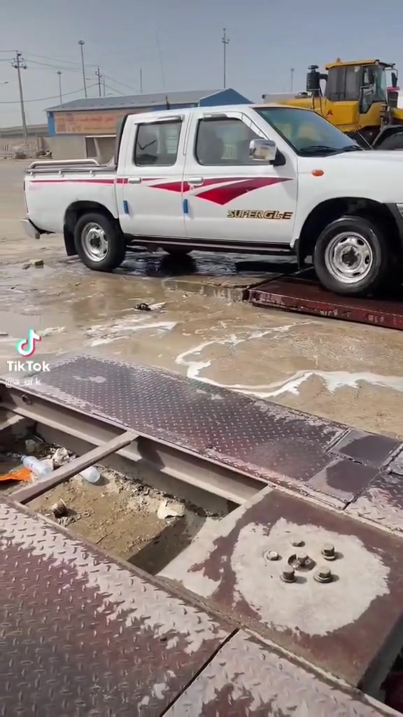 السلام عليكم للبيع 

نيسان موديل 2013 

رقم ذي قار انكليزي لل 2030 

طخم تاير 

حداديه جديده بل كارتون 

تبريد ثلج 

كهربائيات من طول لطول 

سياره جاهزه من كل النواحي 

مكفوله كفاله عامه 

السعر 140 قابل للتفاوض 

مكان السياره ناصريه مركز 

باقي تفاصيل عل هاذه رقم 

***********

