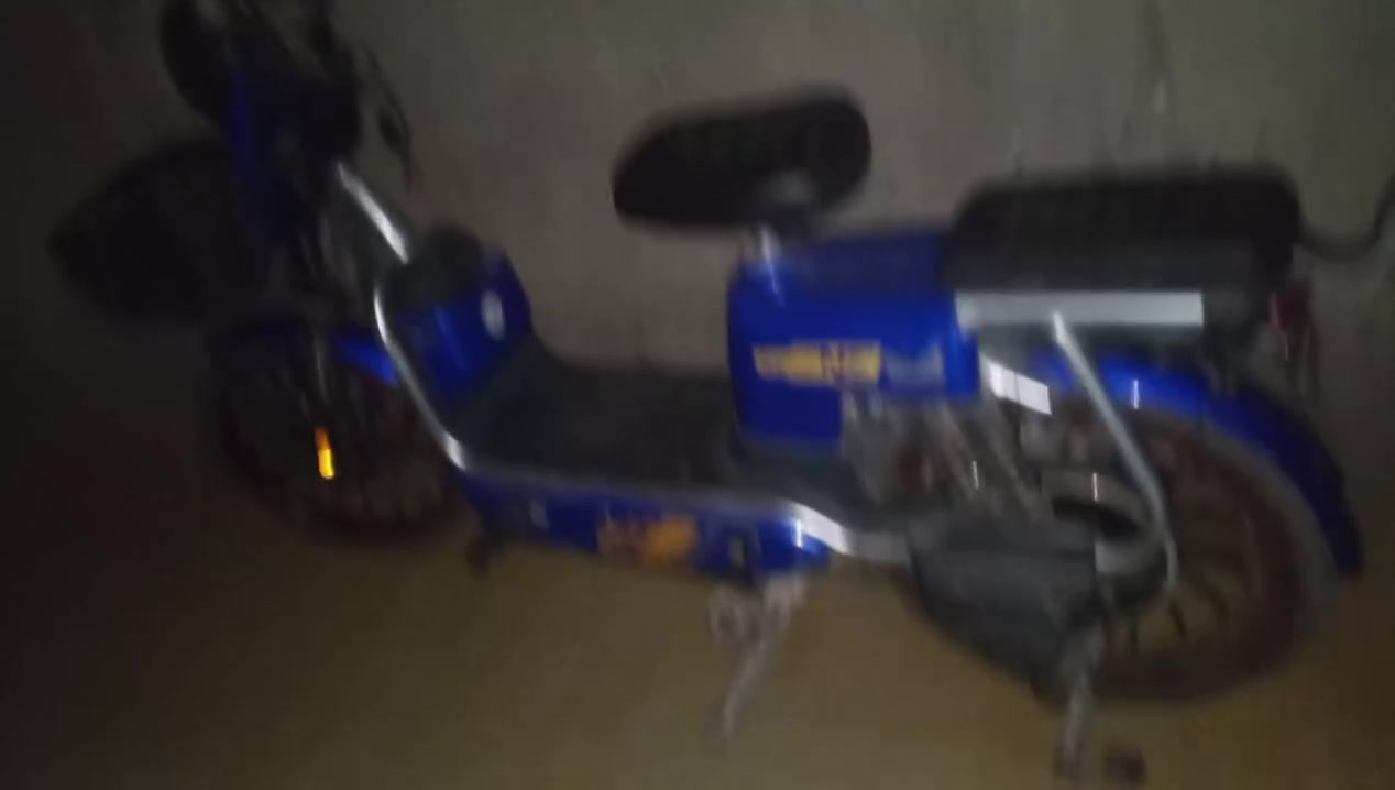 سلام عليكم بايسكل شحن للبيع حجم 20 ايمشي ازيد من 18 كيلو سرعه حقيقيه 55 بريكه تخفيف ول اشاره اليمنه متشتغل الباقي كله شغال مكاني كربلاء اطويريج للستفسار خاص او على هذا الرقم *********** السعر خاص
