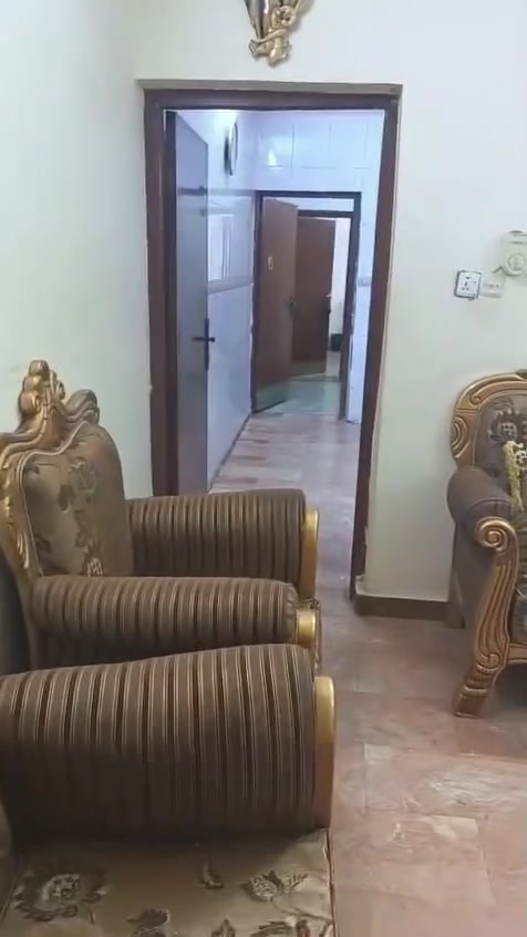 مشتمل طابق اول مؤثث مع السبالات المنصور حي دراغ قرب كليه التراث عائله فقط ***********
