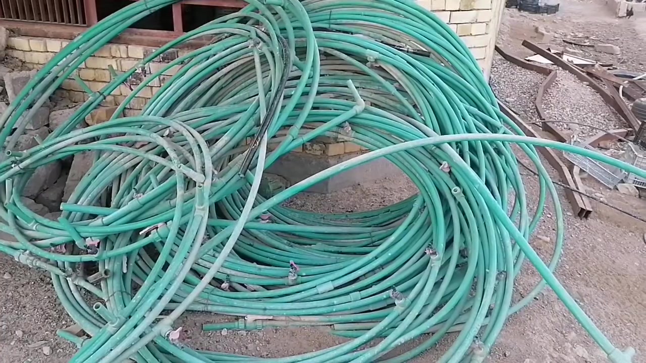 سلام عليكم شبكة سقي مال بستان دونمين كنت زارع عليها اكثر من ١٠٠ نخله مقسمه كل ٦متر تقسيم وكاك اغلب الكاكات موجوده قليل مكسرات صونده وتقاسيم كله اصلي للعلم كانت مدفونه مو بالشمس يعني على وضعها يشهد الله كملت علي اكثر من مليون سعرها ب٥٠٠ قفل بدون عمله الي يريدها بالخدمه عنواني البصره الشافي قرب جسر سيد علي نور ***********
