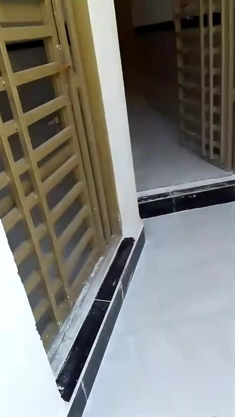 السلام عليكم بيت 100للبيع  مقاطعه 5       قاط واحد  بناء جديد  مفتاح  السعر 68  وبيه مجال  للتواصل ***********
