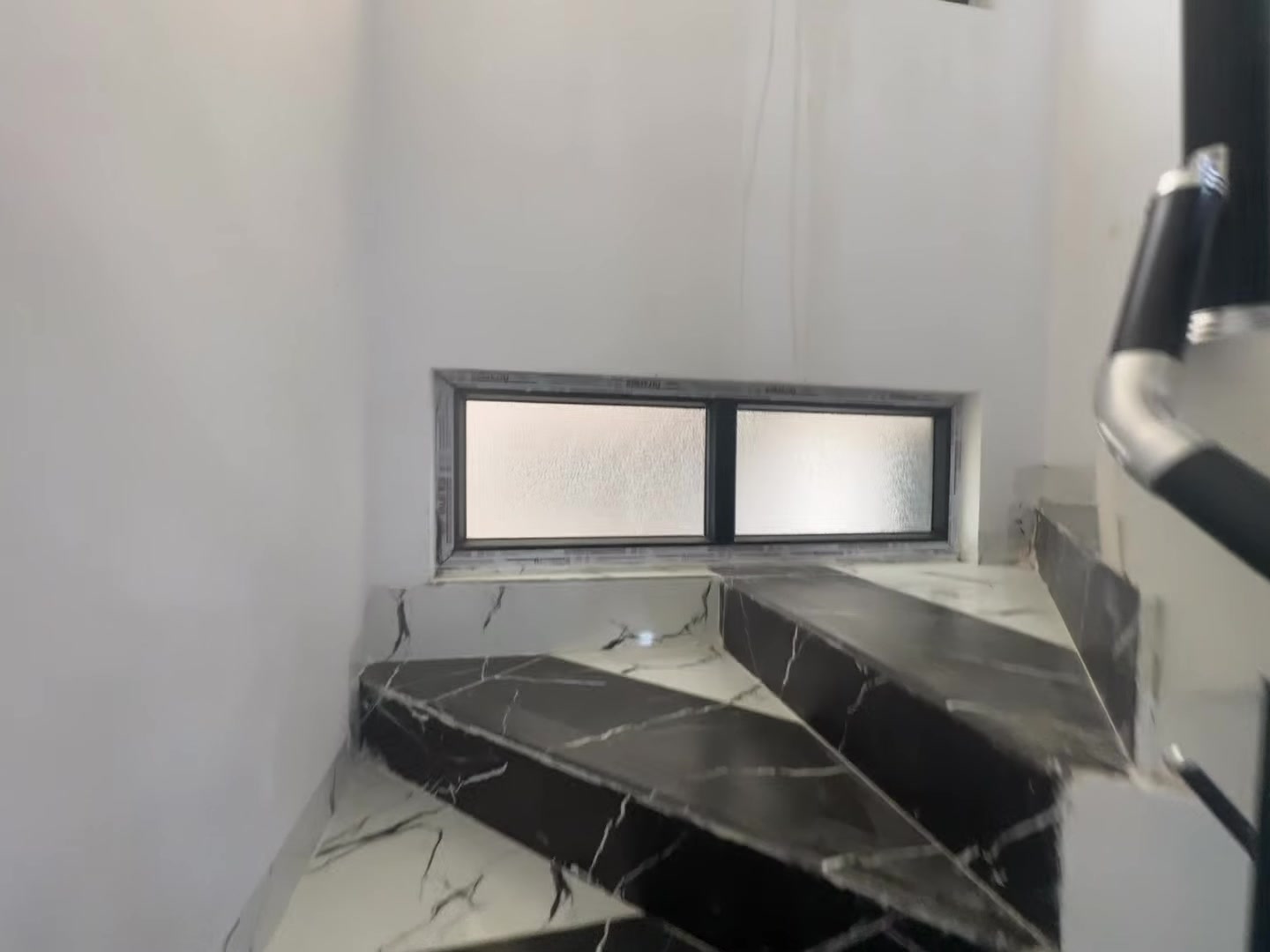 بيت للإيجار في مزارع زيونه المقابيل المرور 
طابقين بناء حديث ايجارو ٤٠٠
الاستفسار الاتصال على الأرقام 
***********
***********
