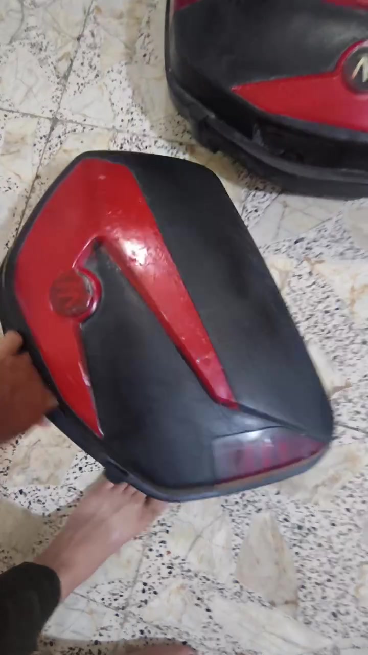 السلام عليكم شباب هذني نضيفات يشتغل كلوبات بيهن كاملات بكاني بغداد المعامل حينصر سعر60بيهن مجال ***********
