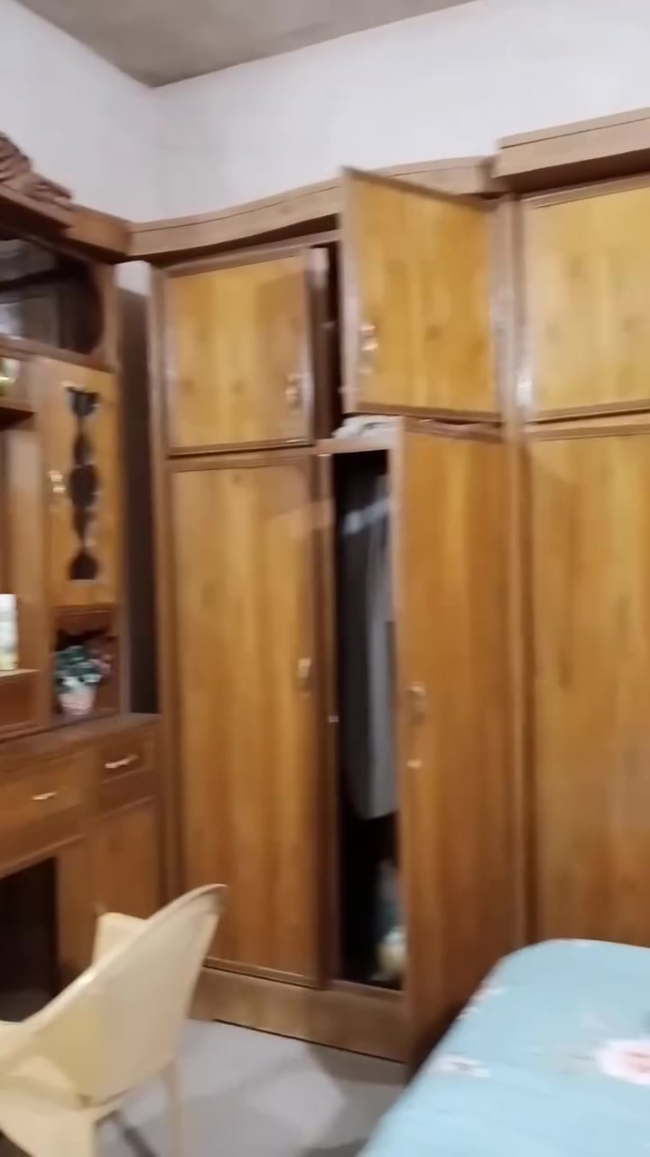 السلام عليكم 
غرفه اخشاب للبيع بمليون 
بيه مجال بسيط 
للاستفسار ***********
