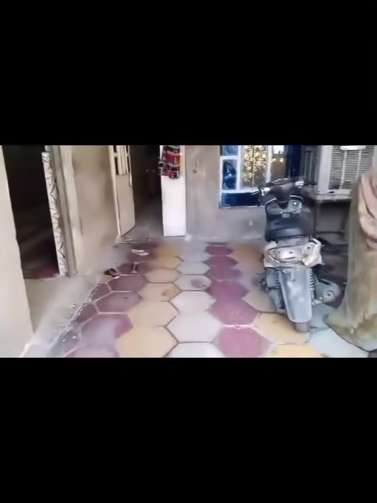 بسم الله الرحمن الرحيم 
دار للبيع في منطقة الاورفلي 
مقابيل صورة الصدرين 
المساحة ٢٠٠ م ٨*٢٥
البيت طابقين 
للاستفسار ***********
