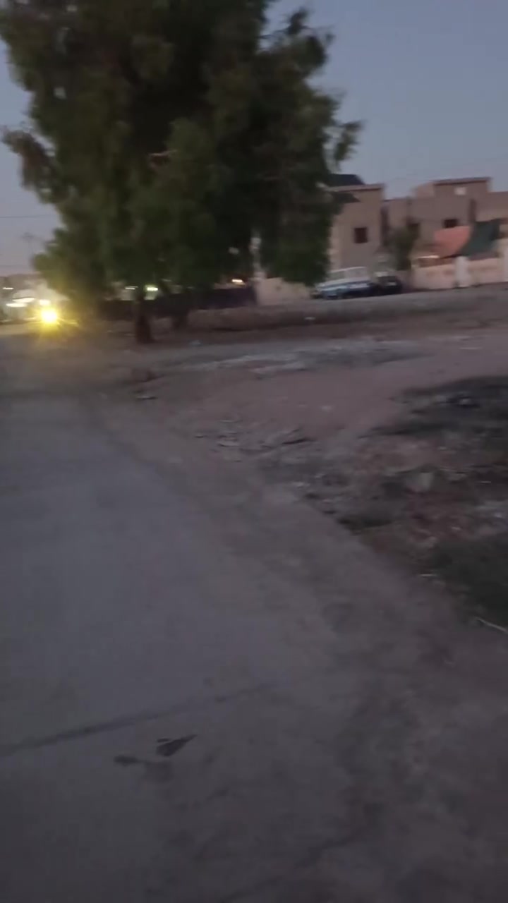كاع بي اساس هم للبيع 100متر خدمات فول المكان حي البدر قرب مدرست علي شاهين طابو اسود سعرها 15مليون بي مجال قليل اشراي يخابر عرقم ***********
