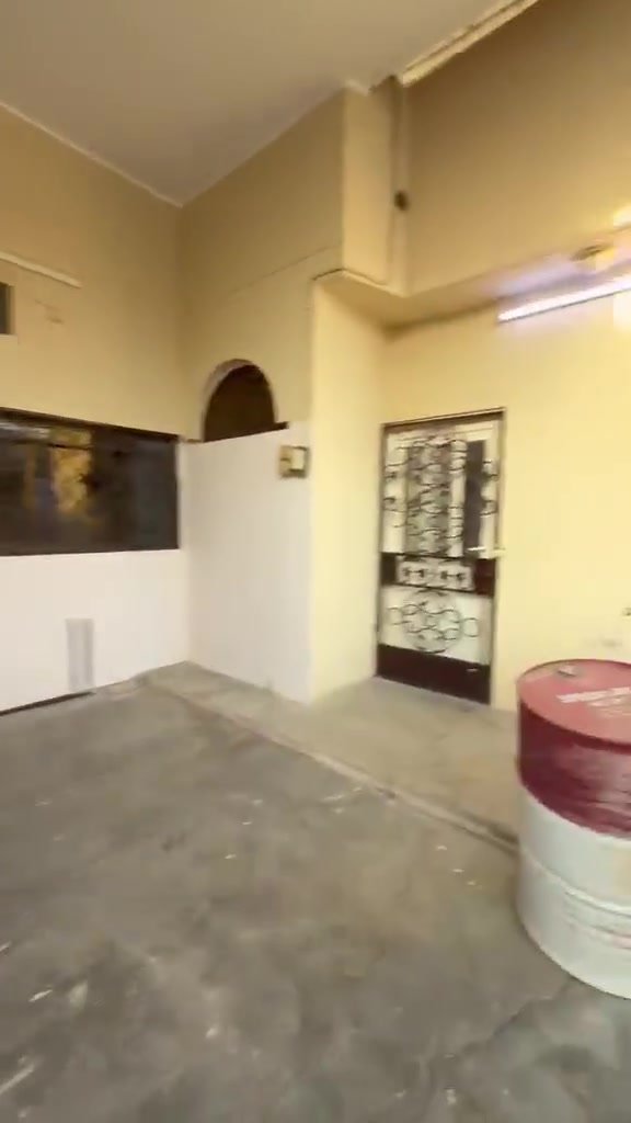 بيت مستقل للايجار في حي واسطي مقابيل شقق غاز
مساحة ٢٠٠ م٢
مقابيله شارع ٢٠ م
طابق واحد مع بيتونة
بيت نظيف جدا تجي تسكن بيها مباشر
رجاءا الافضل يكون المؤجر شاب مقبل عل الزواج او عائلة صغيرة 
ايجار الشهري ٤٥٠ الف
قابل للتفاوض
للاستفسار اتصال على
***********
***********

