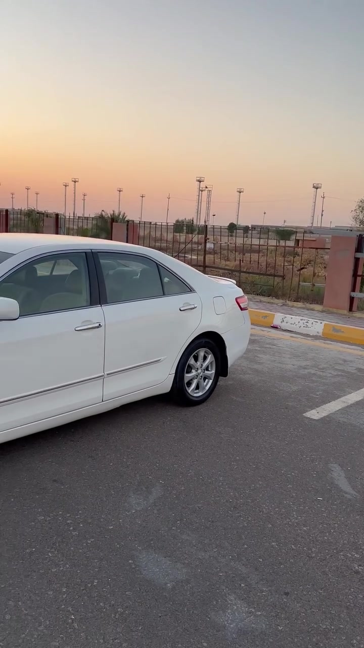 تحية طيبة كامري للبيع 2007خليجي محدثة 11 لايت منظومة زنون عالي ناصي تخم بك لايت لد كرستالGLX محرك 2400اربعه سلندر كير محرك كلة تمام فول مواصفات عدة الفتحة شاشة  تاب كامرة خلفية ويل كب السيارة تحكم ستيرن كروز سرعه كشن السايق كهرباء تحكم مري  صاج ملكي سنتر لك ريمونت تحكم عن بعد حداديه جديدة تخم تاير كهربائيات كلها شغالة تبريد قطعتين رقم  بغداد الدولي سنوية تنتهي بسنة2030 تحويل مباشر السيارة جاهزه غرفة جديدة جاهزة من كل النواحي صبغ اقل الحزام ابيع احزام اثر شخوط وطخطخات بسيطة حتى لاتعبك وتعبني جاهزة من كلشي ومتعوب عليها ومتصرف عليها دينار وترايها زيروا نعومة تخبل  السعر93$ وبيها مجال حق الجية  غير متواجد على الفيس ولا ماسنجر ومابيع قسط ولا بوعدة ولا اراوس للأستفسار***********  مكان السيارة فلوجة
