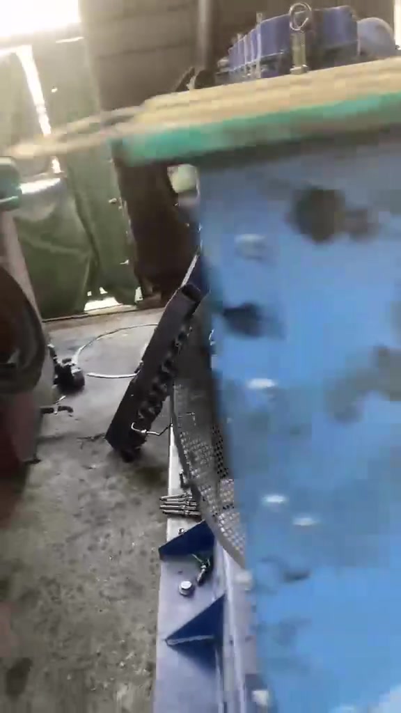 السلام عليكم شباب
 عندي مولده اشتاير ٢٤ بيه بخار كامله للبيع راس توليد ٣٠٠
عاطل ماعرف اشبيه وعندي مكينه شتاير بالكاع بس مكينه 
***********

