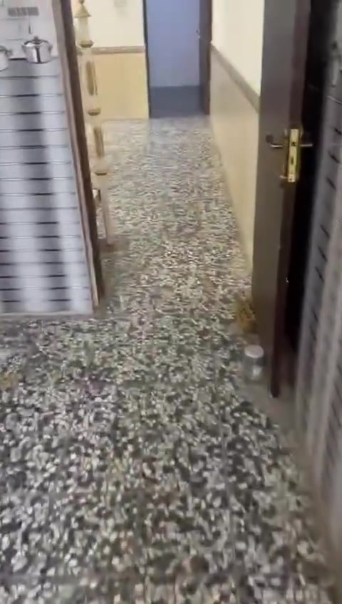 🏠 للبيع بيت جديد ومميز – قرب مطار النجف الأشرف
📍 الموقع: مقابل باب خروج مطار النجف
🚗 يبعد تقريباً 200 متر عن الشارع العام
🛣️ على شارع 15 متر

📐 المساحة: 100م²
🏡 البيت جديد وجاهز للسكن مباشرة، ما يحتاج بناء أو ترميم.

📜 السند: سند 25 إقرار محكمة
✅ مشمول بقرار 320 ومرقّم

💰 السعر: 32 مليون قابل للتفاوض للجادين

📞 للاستفسار والتواصل: ***********

🔑 فرصة مناسبة للسكن أو الاستثمار، والموقع قريب جداً من المطار.
