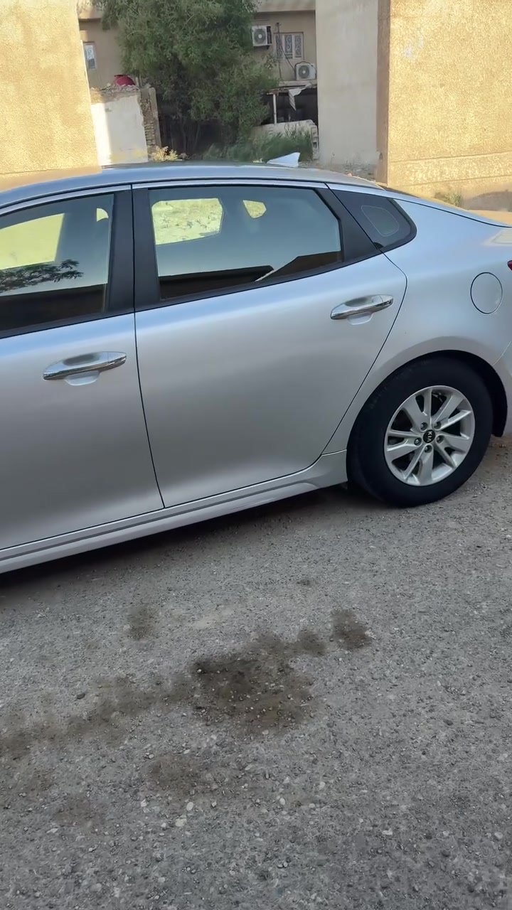 كيا اوبتيما وارد امريكي موديل ١٨
السياره نظيه جدا 
مبيها اي نقص 
تحكم ستيرن 
اشاير بالمري 
بيها قطعه جاملغ انامي جهت السايق ومبدل تفصيخ 
من امريكا ونضربت عندي جاملغ وباب خلفي 
يعني السياره ٣ قطع فقط 
رقم اربيل باسمي
السعر ١٢٥ 
الرقم ***********
