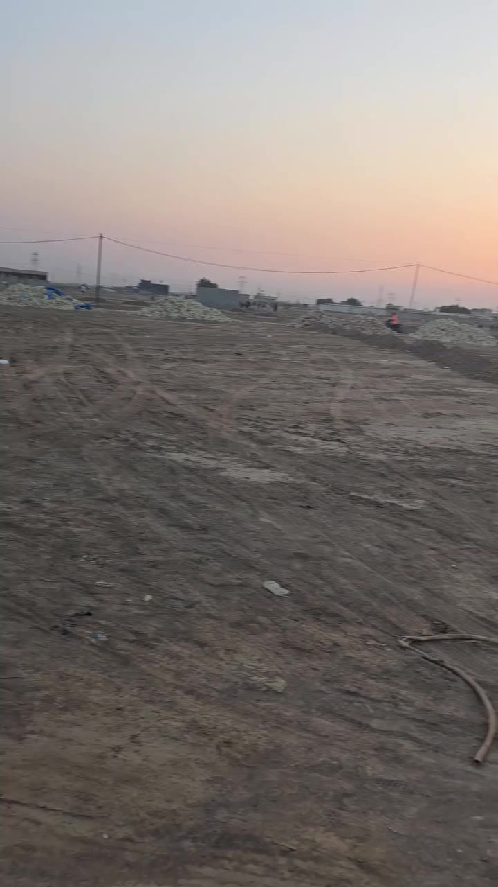 يالله السلام عليكم للبيع ٤دوانم خط الثالث يم ماء كهرباء النهروان بشارع مطعم تموعه رقمي ***********
