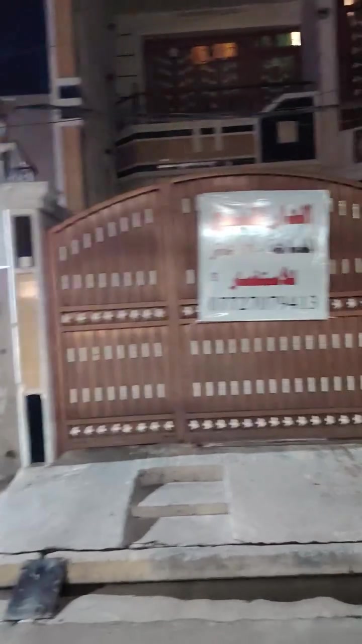 سلام عليكم
دار للبيع

مساحه 160

الشعله قطاع سادس

خلف  مستشفى الشعلة

لبيت بناء جديد

ستقبل و 5 غرف نوم

للا ستفسار
***********
