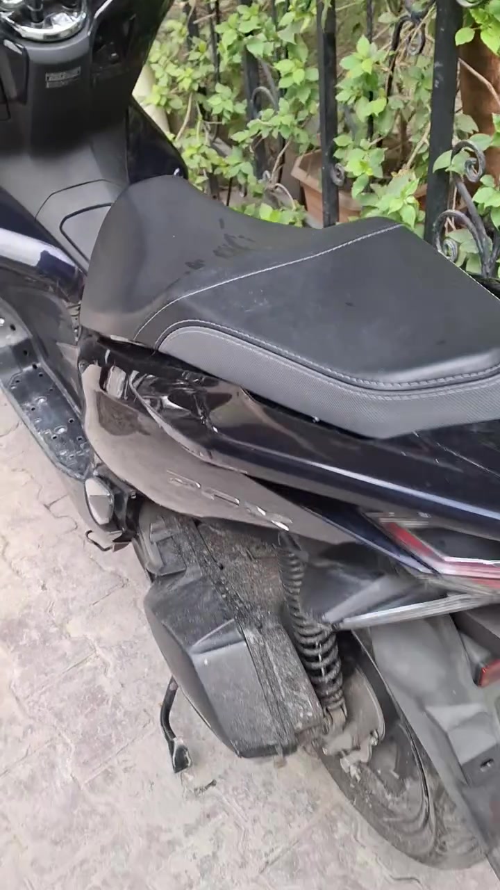 سلام عليكم PCX جيل الثالث ياباني
صار عشرين يوم من اخذتها رمبه
الدراجه بحاله الوكاله وياها منفيسهة
وبيه شاشه  الدراجه  كفاله حته من الطسه
حساس ازدحام✅
حساس ستان ✅
الدراجه كفاله من التاير للتاير اي نقص مابيه  
وشرط الضمان 
ماشية ٩٠٠٠ حقيقي 
السعر ٢٢ بيها مجال بسيط مكاني بغداد
للتواصل ***********
