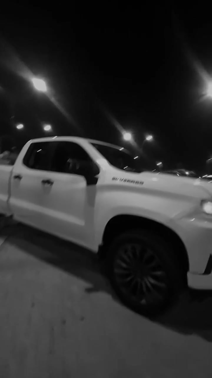 السلام عليكم سياره للبيع سلفادور موديل 19 السياره وارد امريكي ضربتها متكر وبنيد والباقي كفاله سعر 180 بها مجال رقم الهات***********
