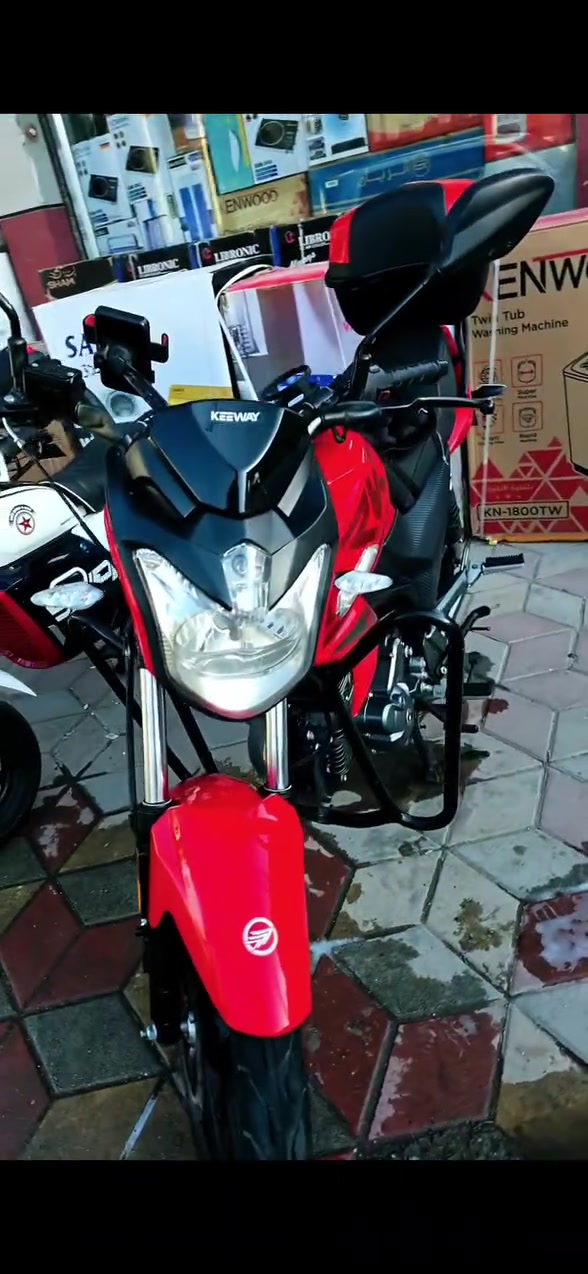 دراجة RK كي وي للبيع 
محرك 200cc 
كهربائيات كلهن شغاله 
نظافه 99% 
مكينه مكفولة 
مرقمة اربيل باسمي نفس اليوم نروح نحول 
تخم تايرات جدد 
ماشيه 25 الف فقط 
ومعودها ع بانزين محسن ودهن لو امزويل لو انايل حصراً
مكان الدراجه بغداد / بغداد جديده / شارع المسبح 
للاستفسار متواجد 24 ساعه ع فيس 
ورقم الهاتف : ***********
السعر خاص فقط 
دراجه نظيفه واستعمال طبيب
