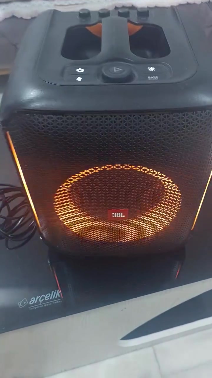 سماعه JBL على حالة الوكاله كارتون مع كافة ملحقاتها و دبل مايك سعر 250
للاتصال علي الرقم ***********
