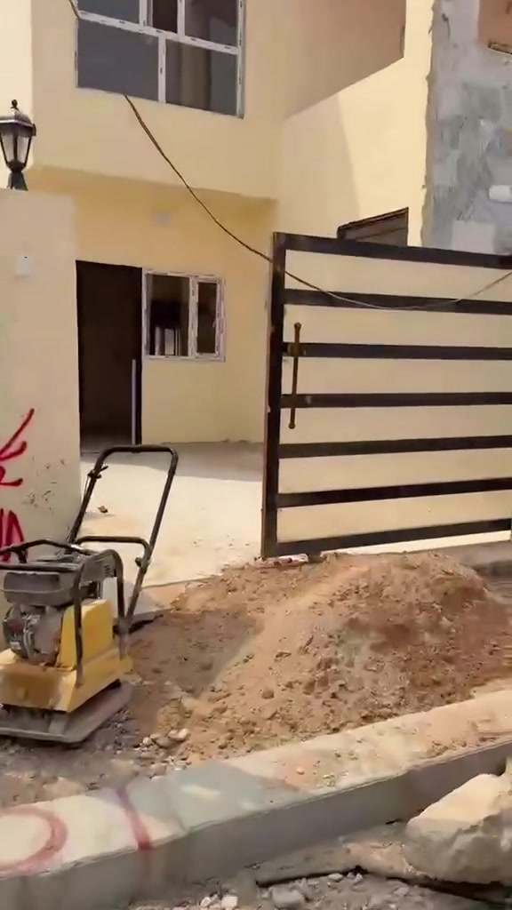 السلام عليكم بيت للبيع ركن مجمع سما تكريت زون 3
جاهز للسكن على سايدين 

مساحه 200 متر 

4 غرف نوم طابقين 

مقدمه 98  مليون وبيه مجال 

شهري 850 الف 
 
سنوي 8 مليون ونص  ( باقي 3 سنوات ويخلص القسط السنوي ويبقى بس شهري فقط )

للأستفسار ***********
