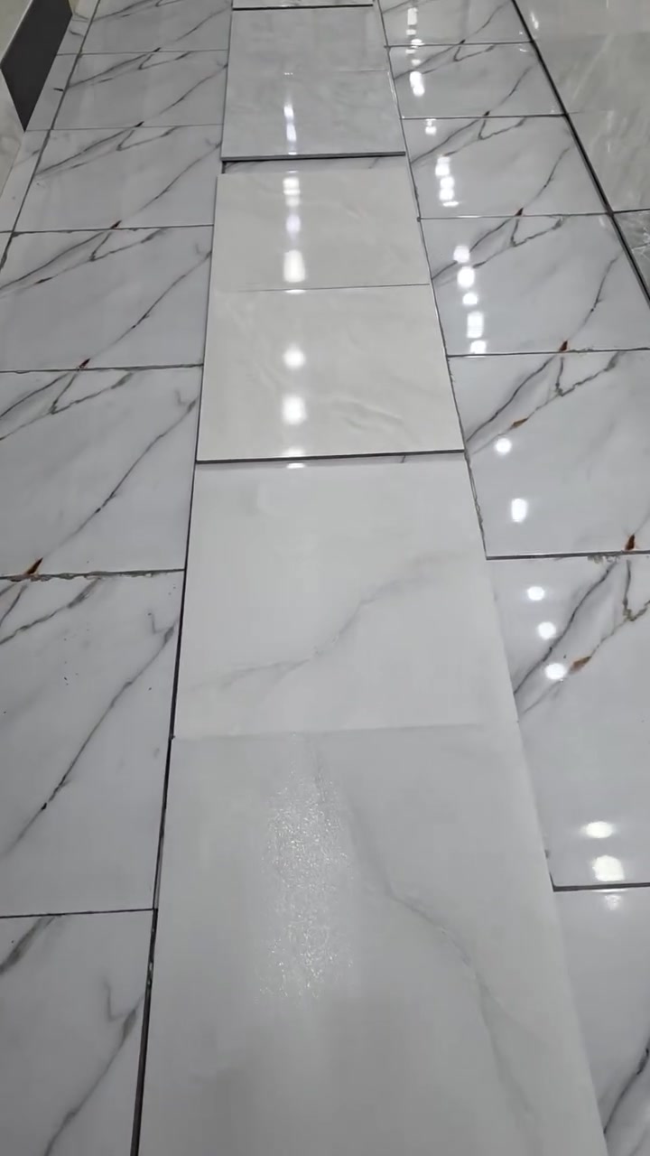 مجمع القريشي للسيراميك 🌿 تم وصول بورسلين باحداث♦️ الالوان  يتوفر  البورسلين لمعه والبورسلين المزجج والبورسلين الخشن بافضل انواع الشركات واحدث الموديلات  القياس 60x60    بأسعار مناسبة  العنوان كربلاء طريق الحر  مقابيل اعدادية الصناعة مجاور مخبز السنابل   يوجد توصيل 🛻 *********** .      ***********
