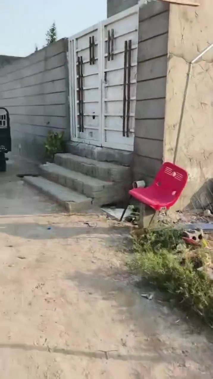 السلام عليكم
دار لبيع 🏠 امسحه 200
كفت الخدمات عنوان البيت الرشيده فرع حلويات ابو علي 
يبعد عن شارع عام 300متر 
كهرباء ⚡
مي 💧كلشي موجود 
نوع طابو 25 📃نسخه من الطابو 
السعر 58غبل لتفاوض 
رقم الهاتف ***********
