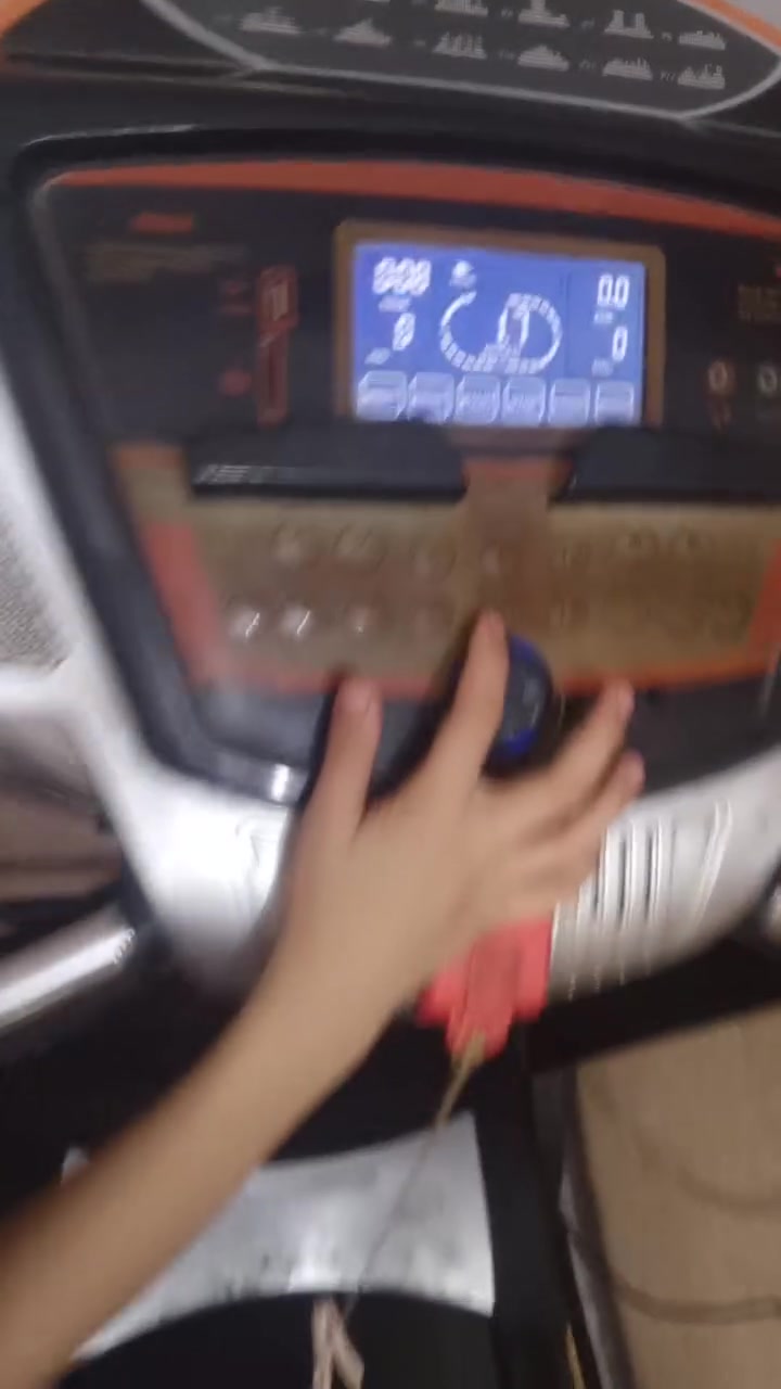 جهاز جري جبلي نظافة 90 بالمئة سعره 175 يحمل وزن 160 دبل متطور عنوان الزعفرانية ***********
