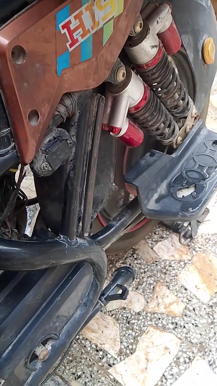 درجة شحن خمسة بطاريات شغاله اي نقص مابيها بس قاعده الشاشه مكسور الشاشه شغاله وتبديل الاطار الامامي جميع الأدوات موجودة جديده (مري وبايدر وشاحنه)السعر 250الف وبيها مجال ***********
