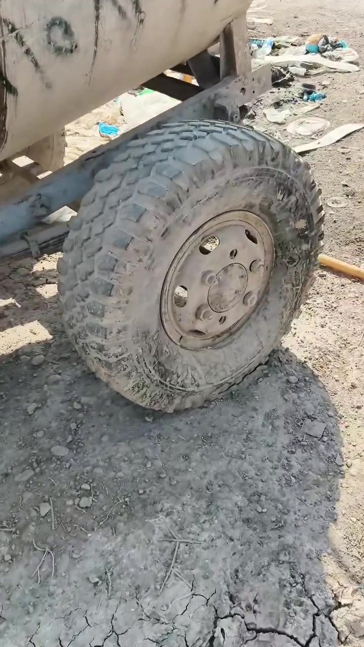 مقطورتين للبيع  سعتهن كل وحده 2٫000 لتر وحده مقلون وحده حديد أي زرف مابيهن انضاف كلش سعرهن  1٫000مليون فقط

‏‪***********‬‏
‏‪***********‬‏
