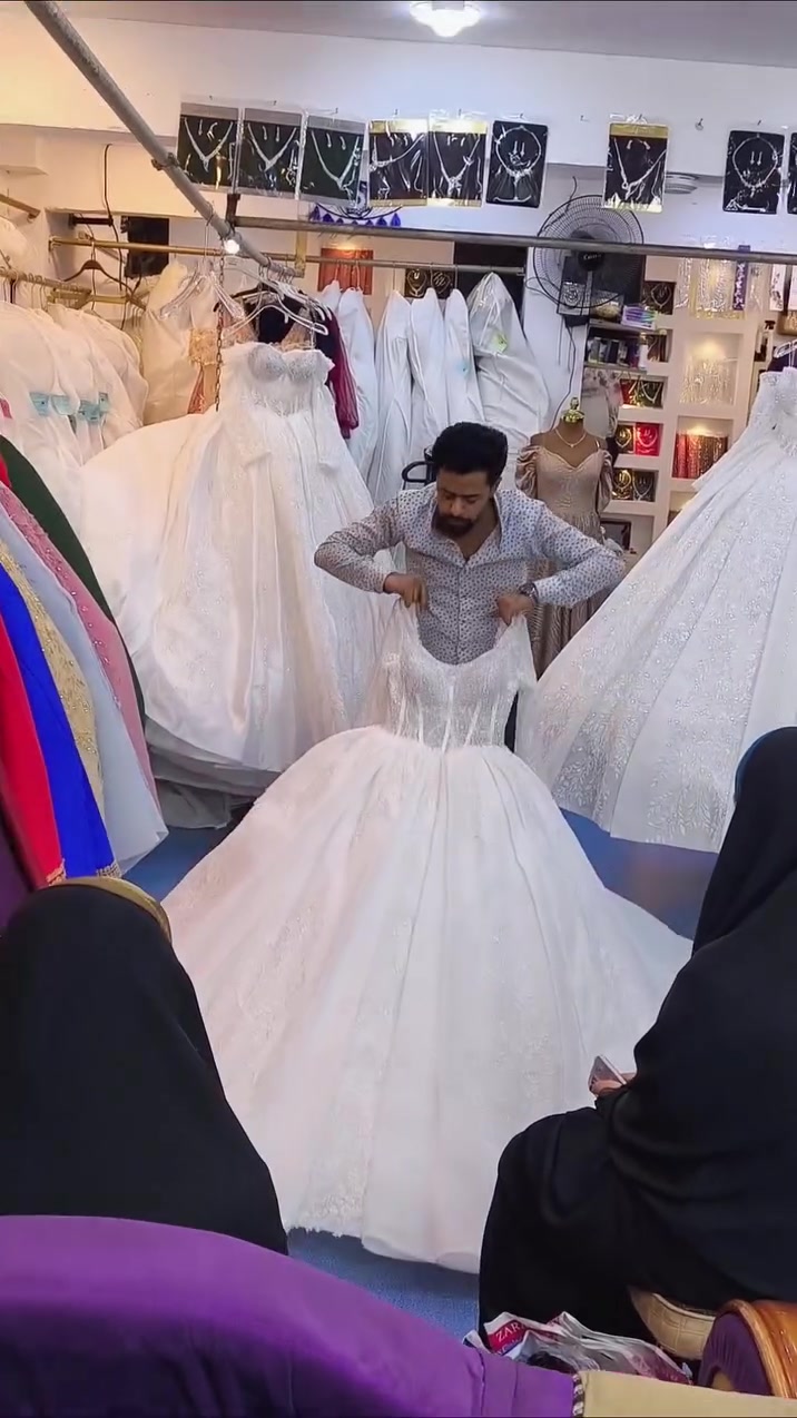 بدلات عرائس • عروسات • فخامة ملكية