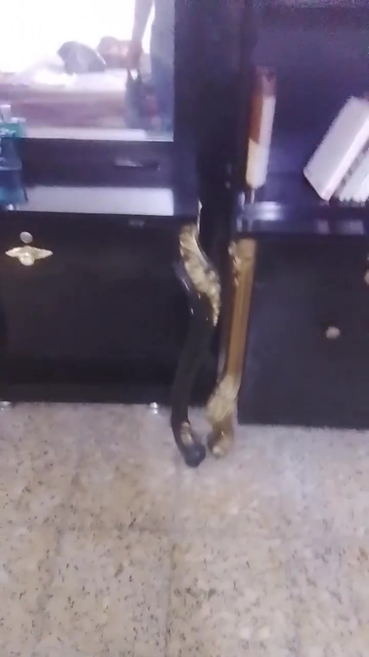 ميز مرايه • رفوف حلاقه
