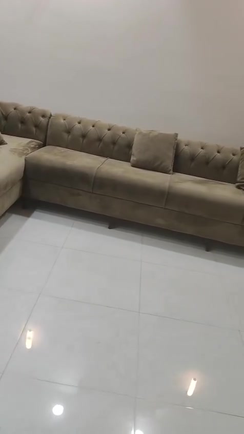 طخم حديث لون صحراوي جديد استخدام  اشهر سبب البيع لتجديد فقط سعر الشرا ء مليون وسعر  البيع ٥٥٠  وبيه مجال
***********

