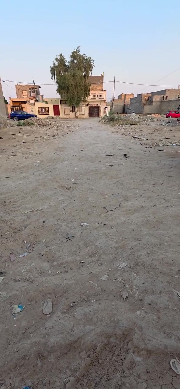 قطعه ارض للبيع المساحة ١٠٠م زراعي سبع قصور شارع ابو علي قرب مضيف الفريجات السعر 10 وبيهه مجال للإستفسار يرجى مراجعة الدلاليه الأمير عنوان دلاليه شارع ابو علي مقابيل المدرسة الأهلية ***********
