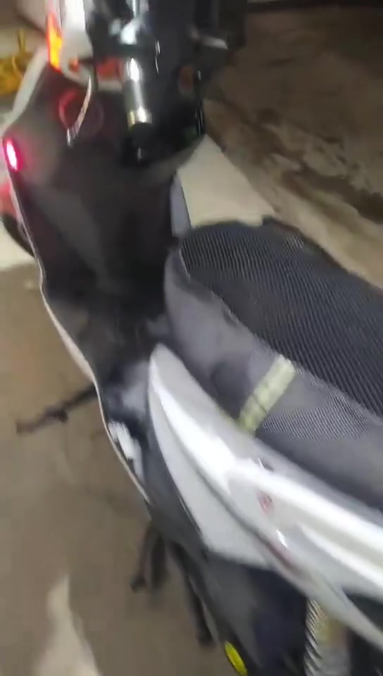 السلام عليكم درجة سكنس  ياباني نزول للبيع الدراجه كله شغال الدراجه ما مفتوحة السعر 650 وبيه مجال المكان حله بكرلي الاتصال رقمي ***********
