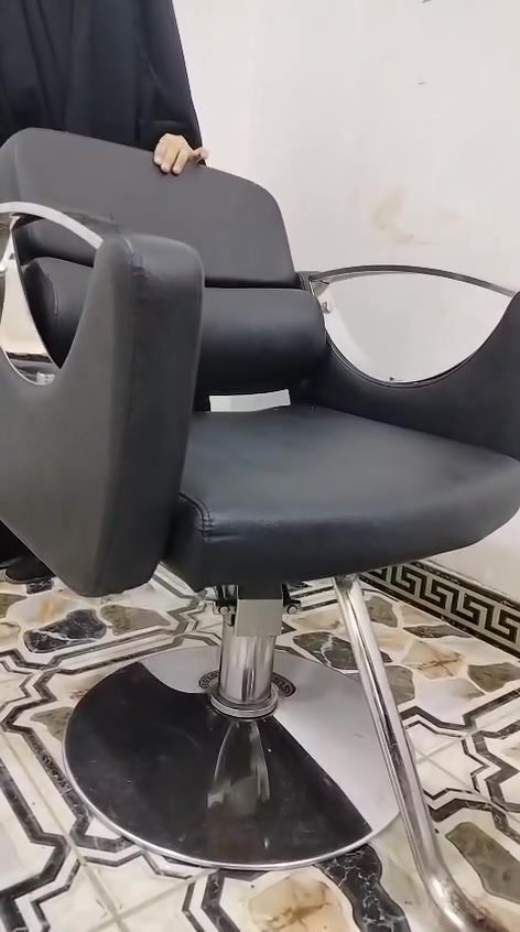 كراسي حلاقة • مستعملة شهرين • مثل الجديد