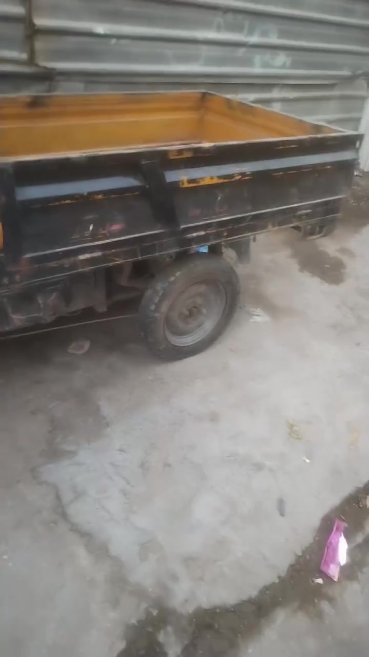 لبيع بسعر مناسب بغداد مدينة الصدر ***********
