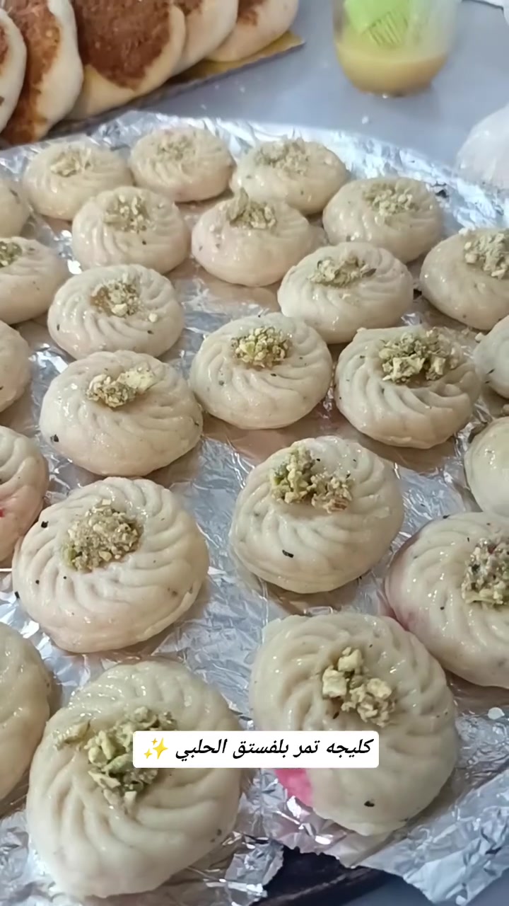 كليجتنه بلمكسرات الفستق الحلبي والب جوز والهيل هشه تموع مووع شرط شهر متيبس 🔥🔥✨للحجز برقم الواتساب ***********
