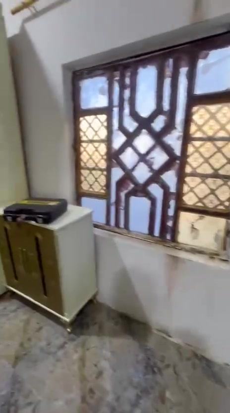 السلام عليكم 
غرفه للبيع  جديدة صار تلث اشهر من اشتروهه
مع دوشك جربايه 
بمليونين اله ربع وبيه مجال
للتواصل والاستفسار مراسله على الخاص او على رقم واتس اب ***********  مراسله فقط
