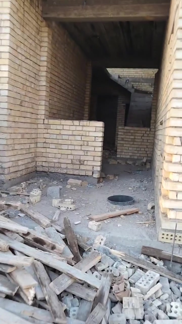 سلام عليكم
١٠٠ متر 
طابق ونص تفاصيل ب فديو 
مكان عدل ٣ 
للاتصال 
***********
***********
