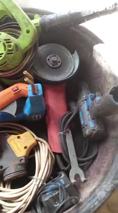 السلام وعليكم غراض للبيع شغالين شرط كلهم شلع اني مكلف بل نشر التواصل ع رقم ***********

