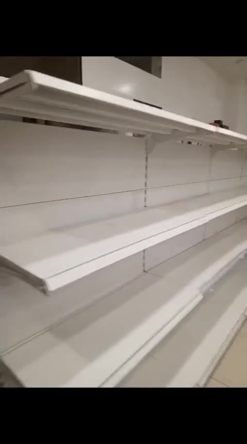 ستاندات حديد الون ابيض يرهمن اسواق مواد منزليه تفيد المحلات
نضافه 90٪ للاستفسار اكثر ***********واتساب 
وعندي بيهن كميه خير من الله
