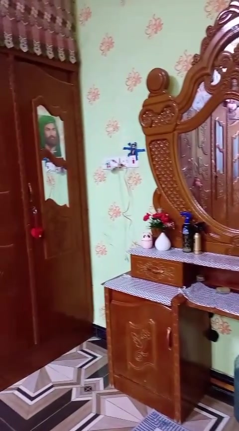 غرفه للبيع سعرها 650 وبيها مجال
اي استفسار ع الرقم ***********
