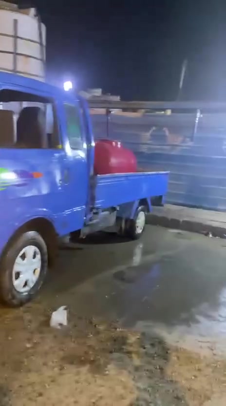 السلام عليكم هاي السياره للبيع كير مكفول ومكينه بيه خيط طخم تواير توني مبدل كهربائيات جاهزه سياره جاهز للعمل محجر مابيه
السعر!! 40 وبيها مجال للشراي مكان ناصريه
***********
