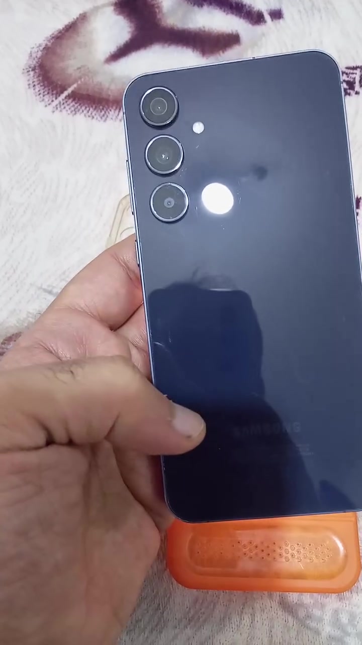 سامسونج A55 • ٢٥٦ رام ١٦ • بطارية يوم كامل
